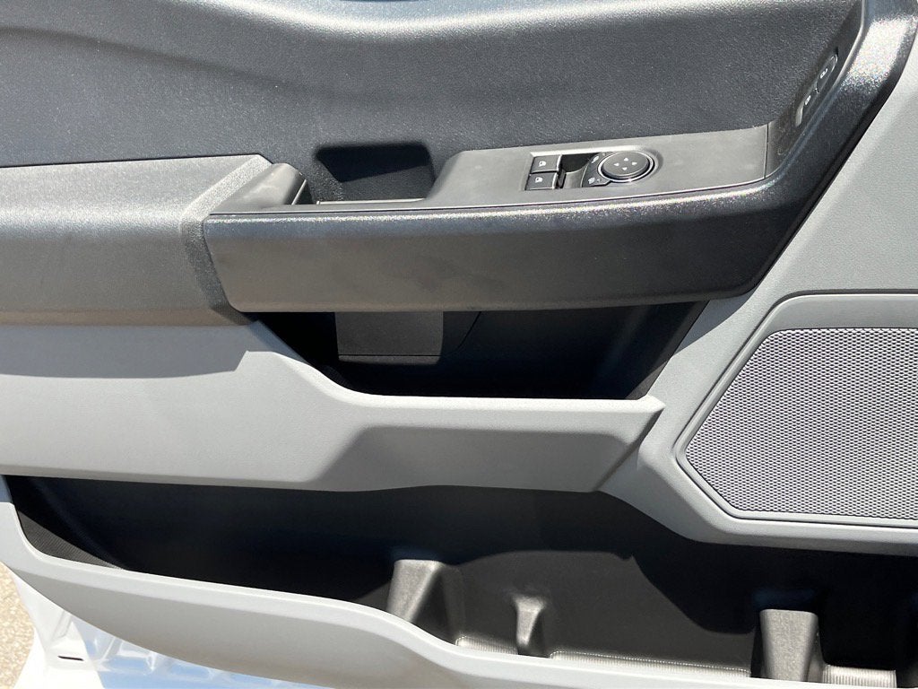 2025 Ford Super Duty F-600 DRW XL