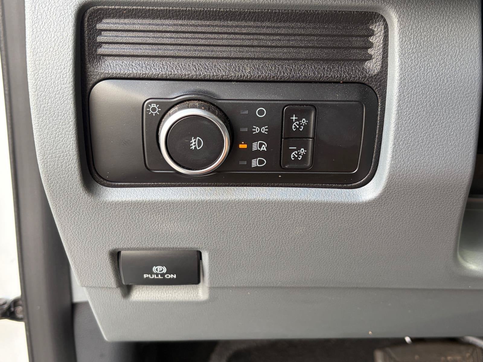 2025 Ford Super Duty F-600 DRW XL
