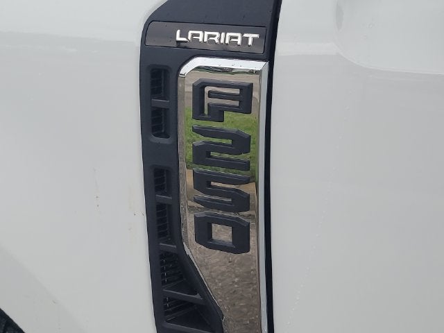 2027 Ford F-250SD Lariat 4WD CREW CAB