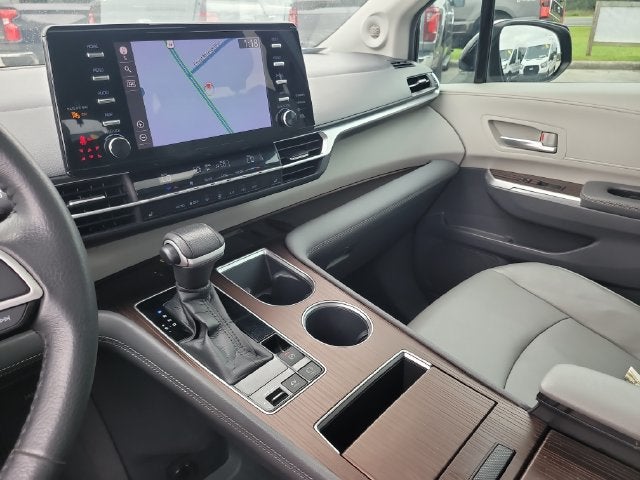 2021 Toyota Sienna XLE 8 Passenger