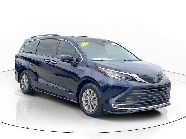 2021 Toyota Sienna XLE 8 Passenger