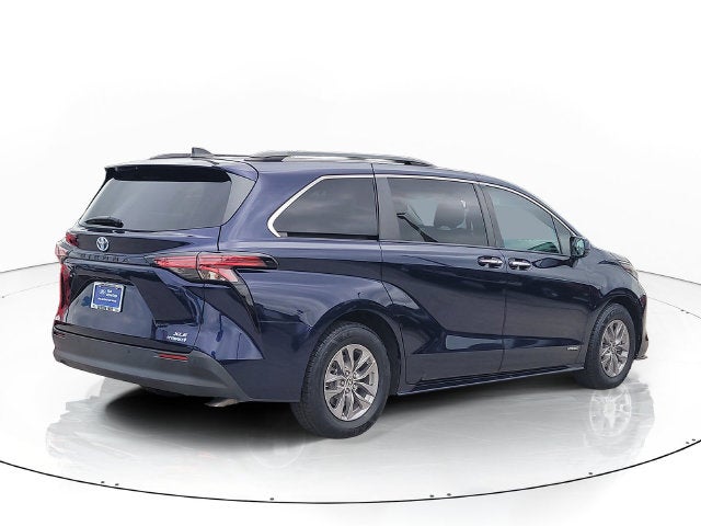 2021 Toyota Sienna XLE 8 Passenger