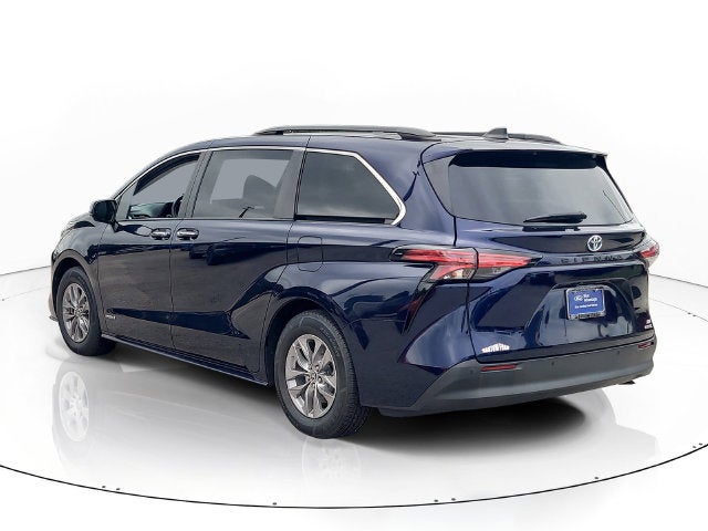 2021 Toyota Sienna XLE 8 Passenger