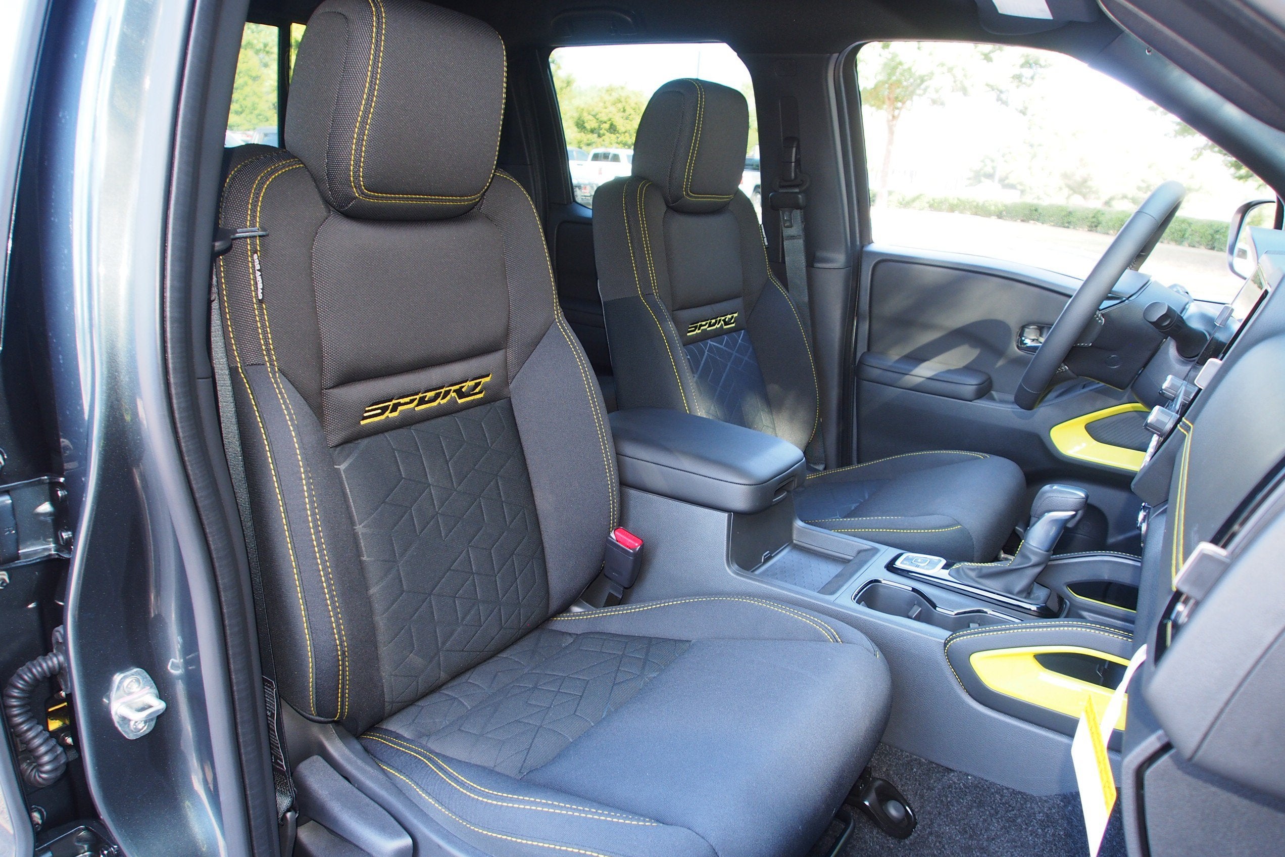 2027 Nissan Frontier SV