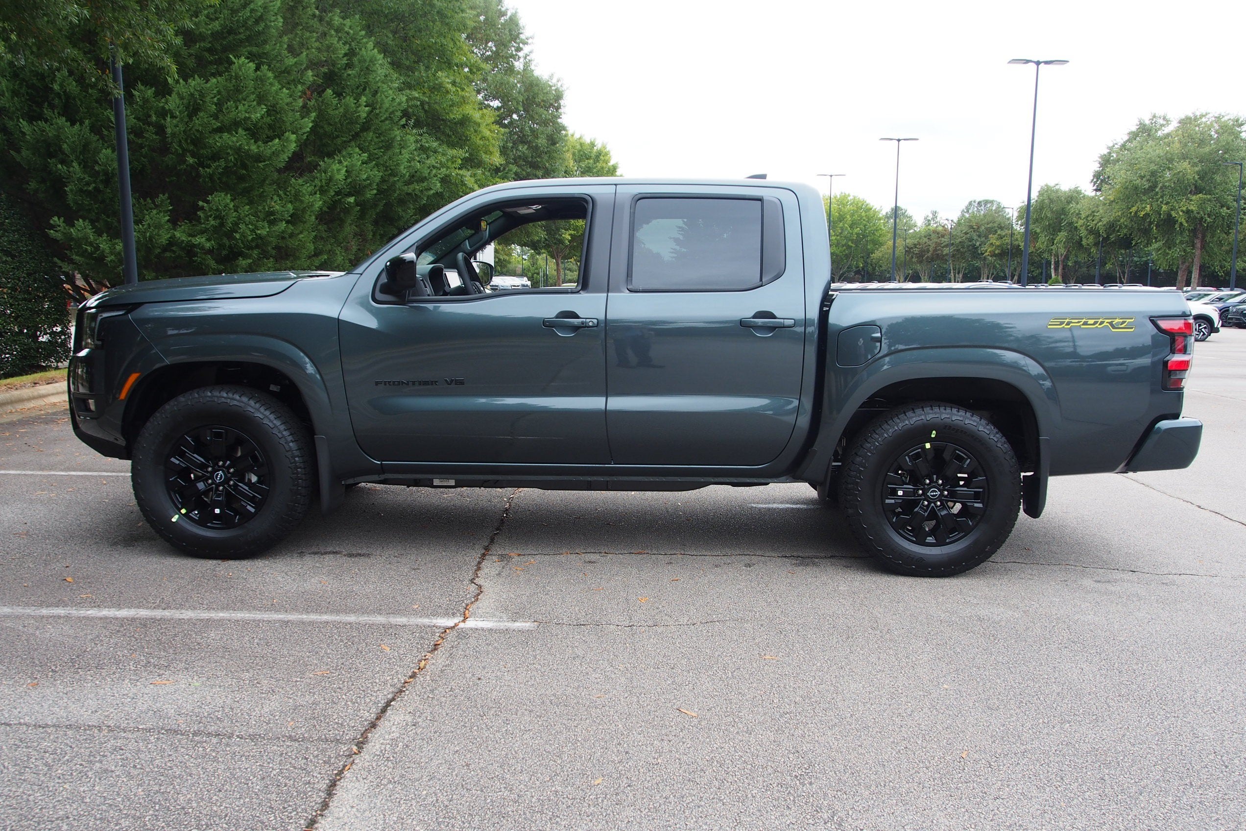 2027 Nissan Frontier SV