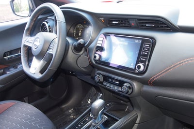 2022 Nissan Kicks SR