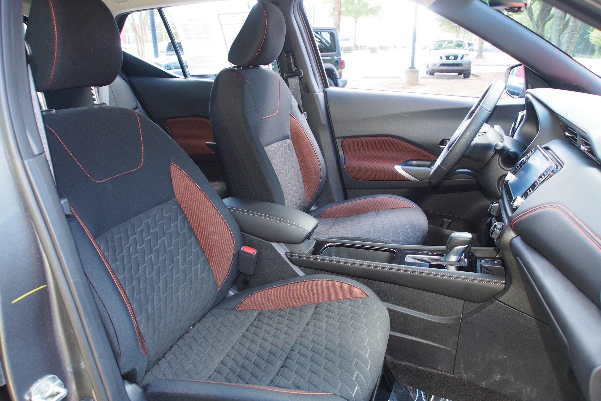 2022 Nissan Kicks SR