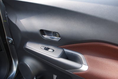 2022 Nissan Kicks SR
