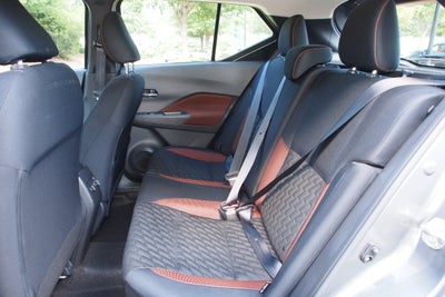2022 Nissan Kicks SR