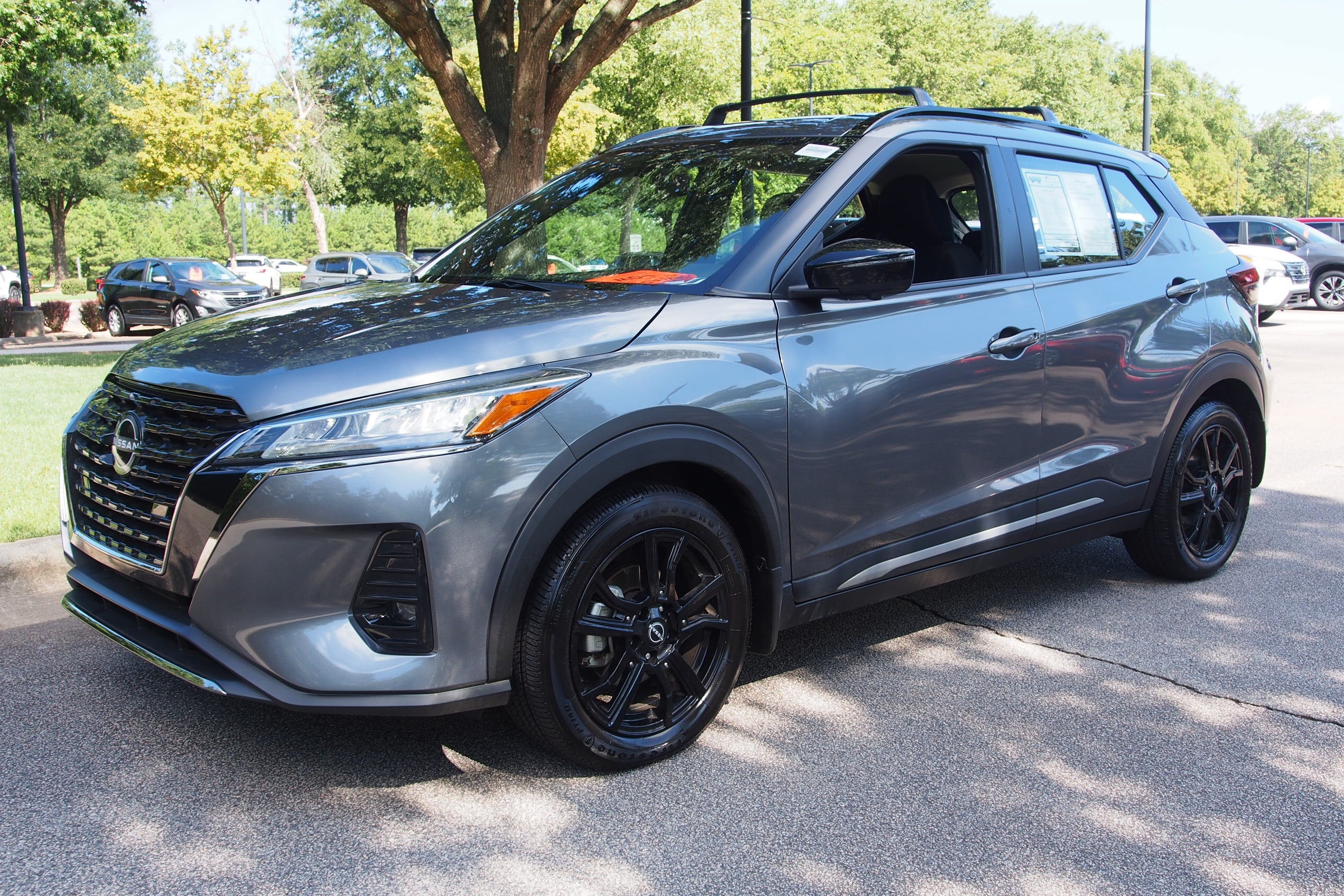 2022 Nissan Kicks SR
