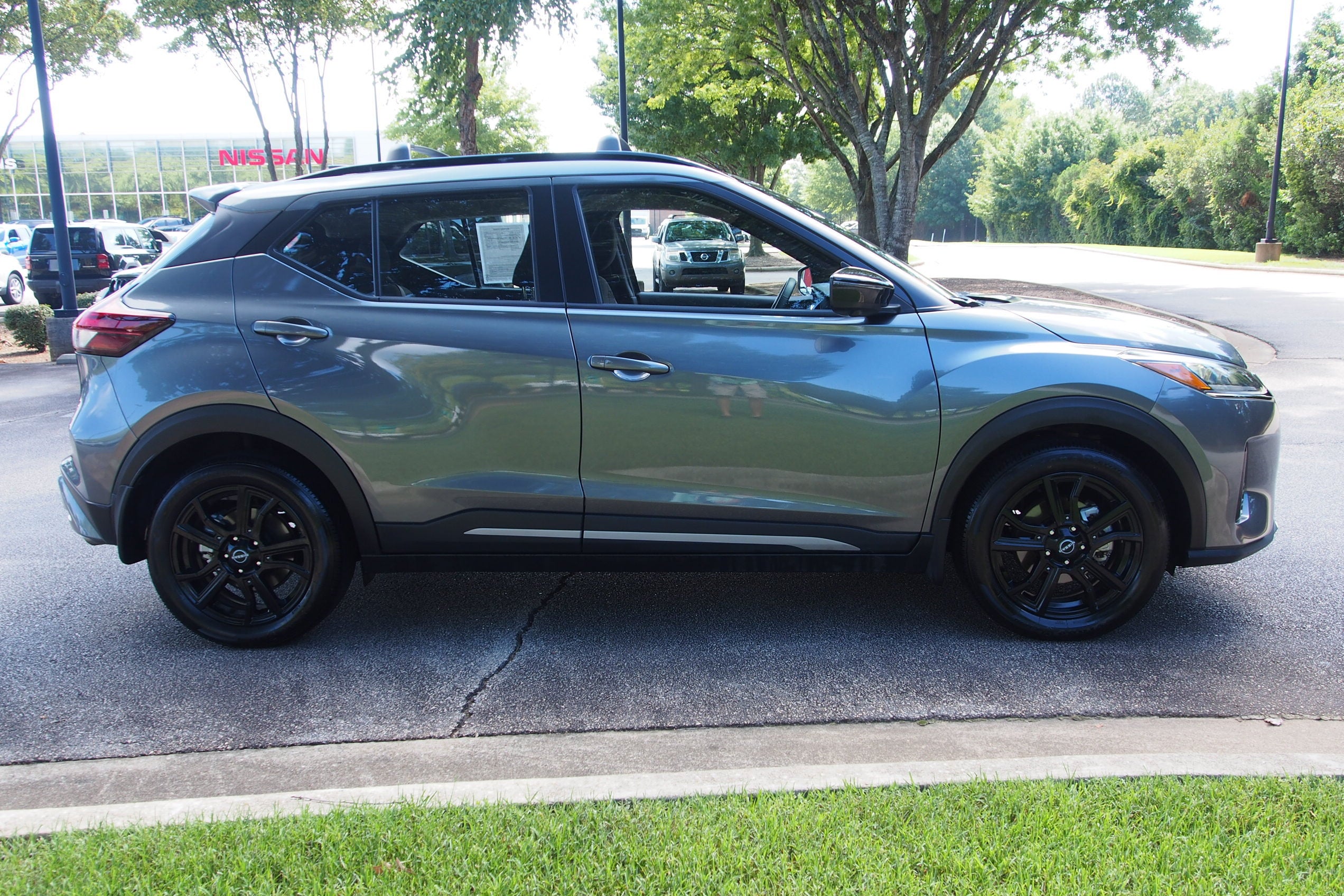 2022 Nissan Kicks SR