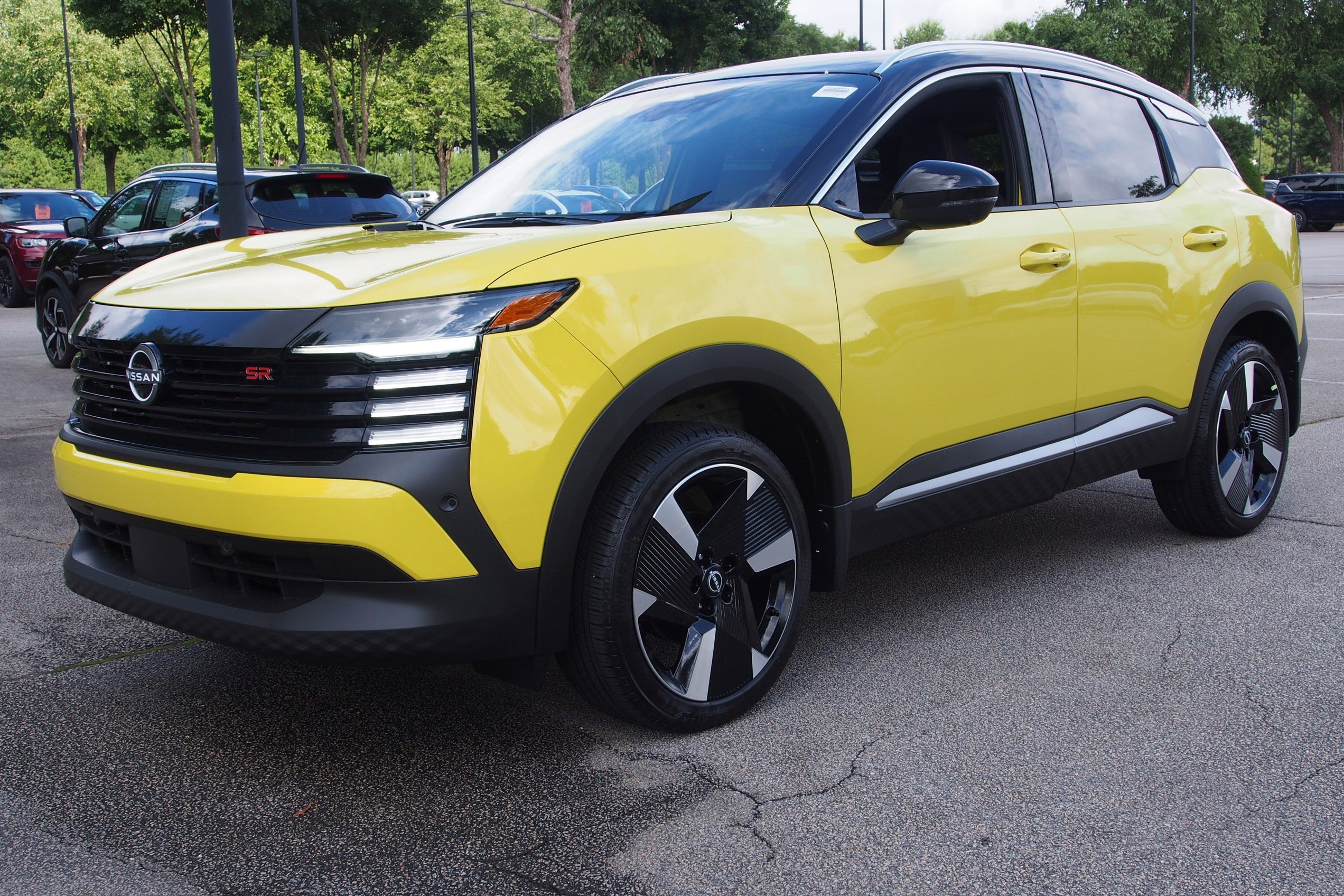 2025 Nissan Kicks SR