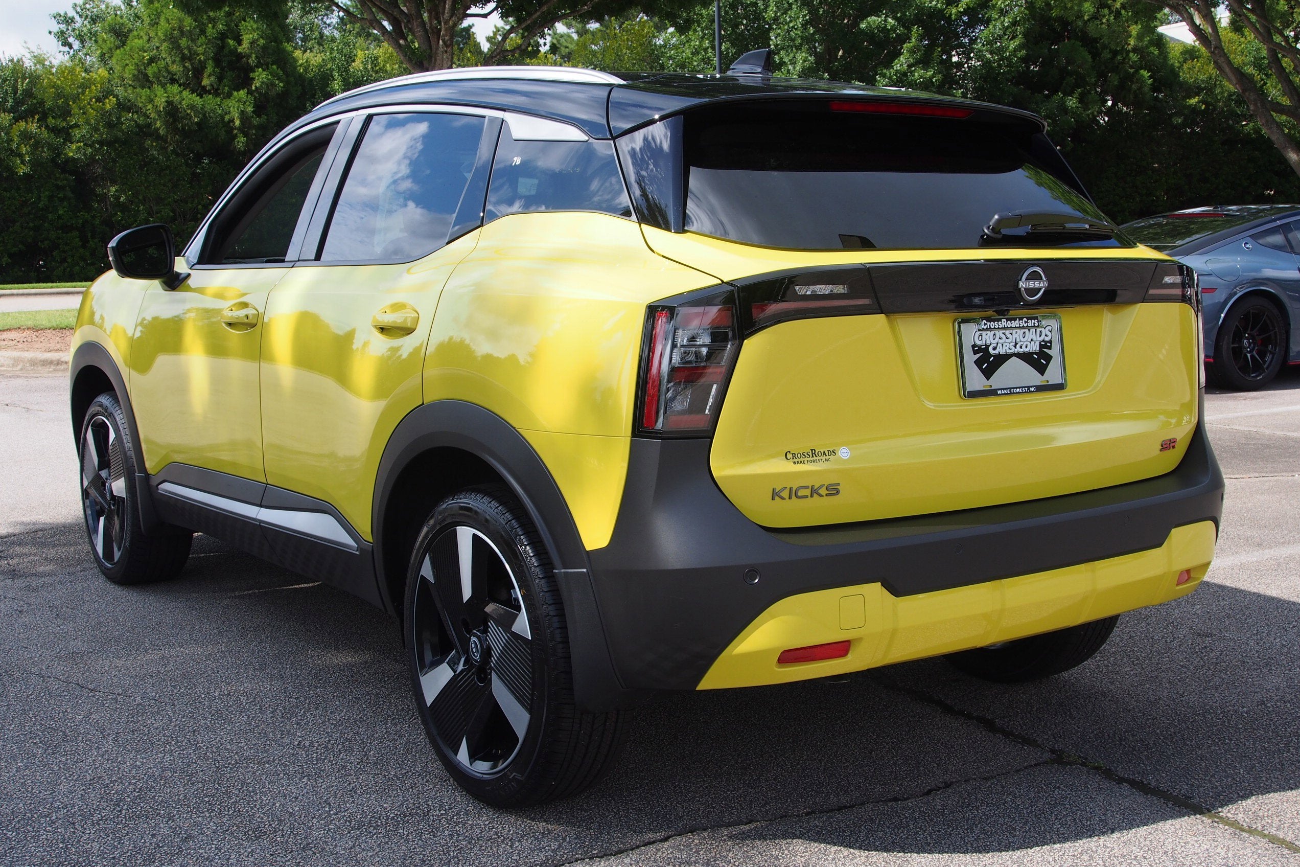 2025 Nissan Kicks SR