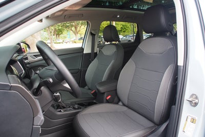 2025 Volkswagen Taos SE Black
