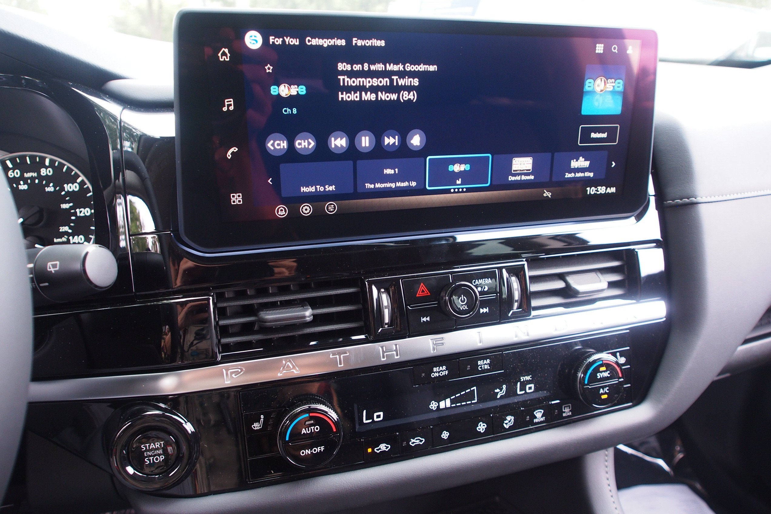 2026 Nissan Pathfinder SV