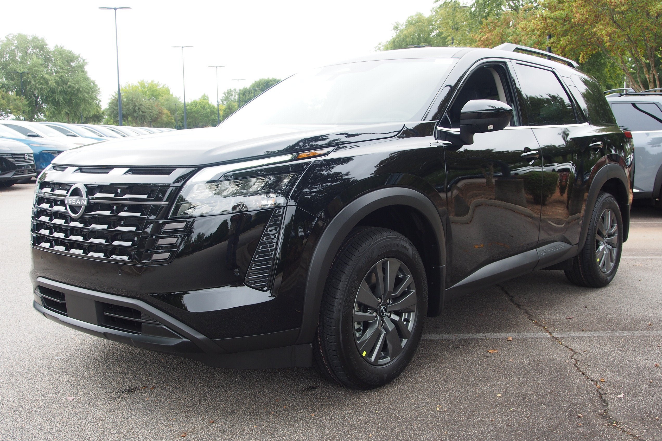 2026 Nissan Pathfinder SV