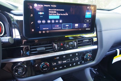 2026 Nissan Pathfinder SL
