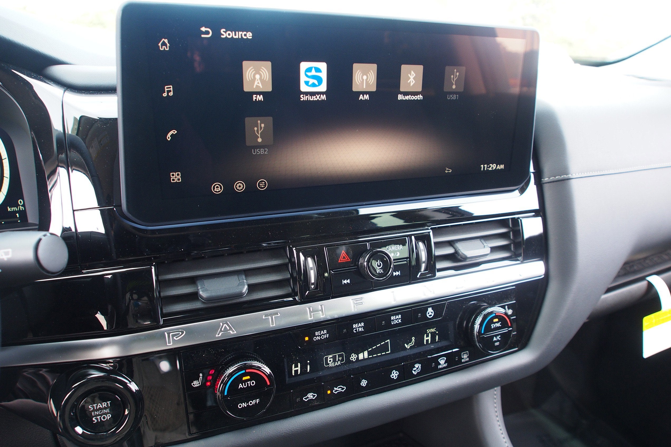 2026 Nissan Pathfinder SL