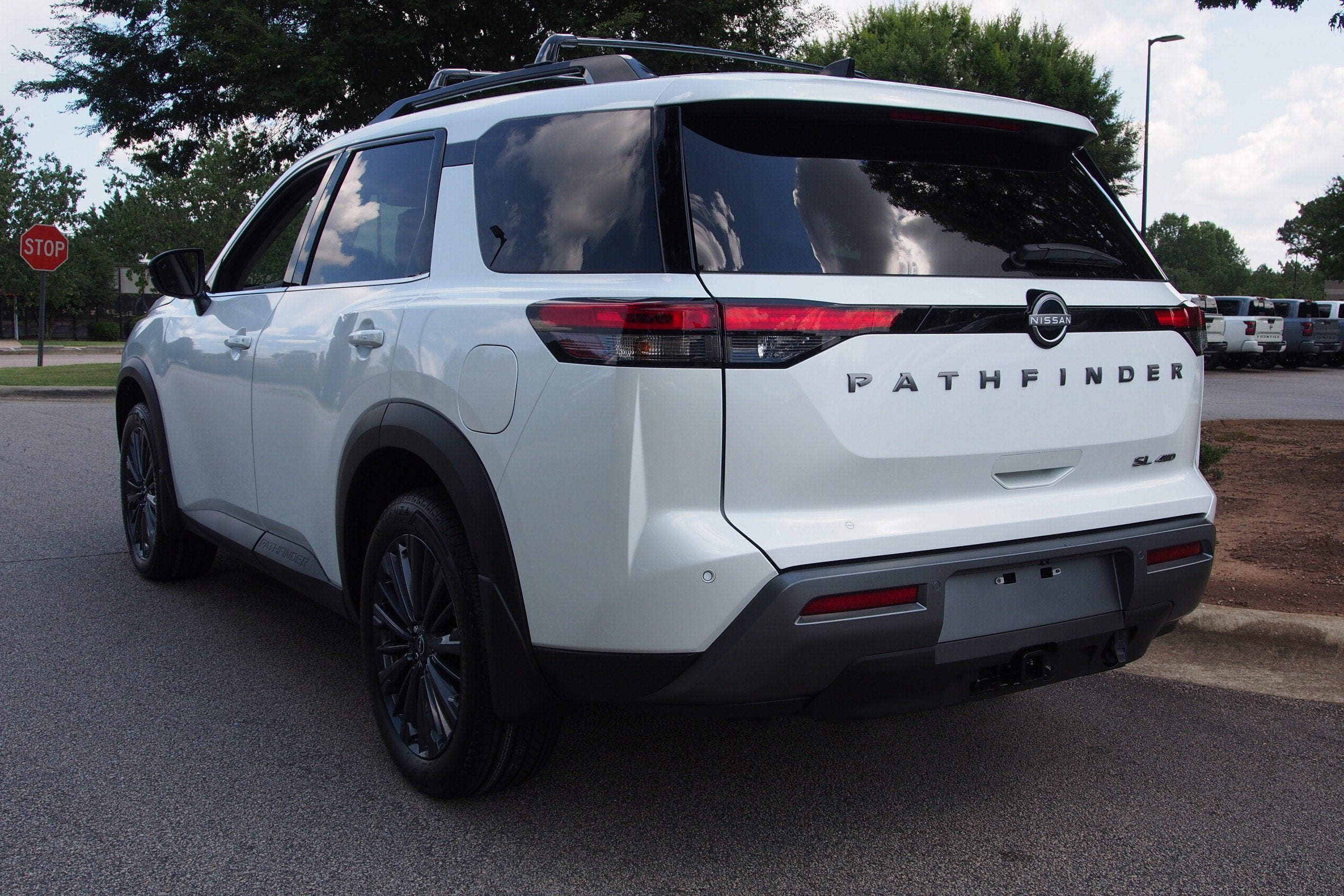 2026 Nissan Pathfinder SL