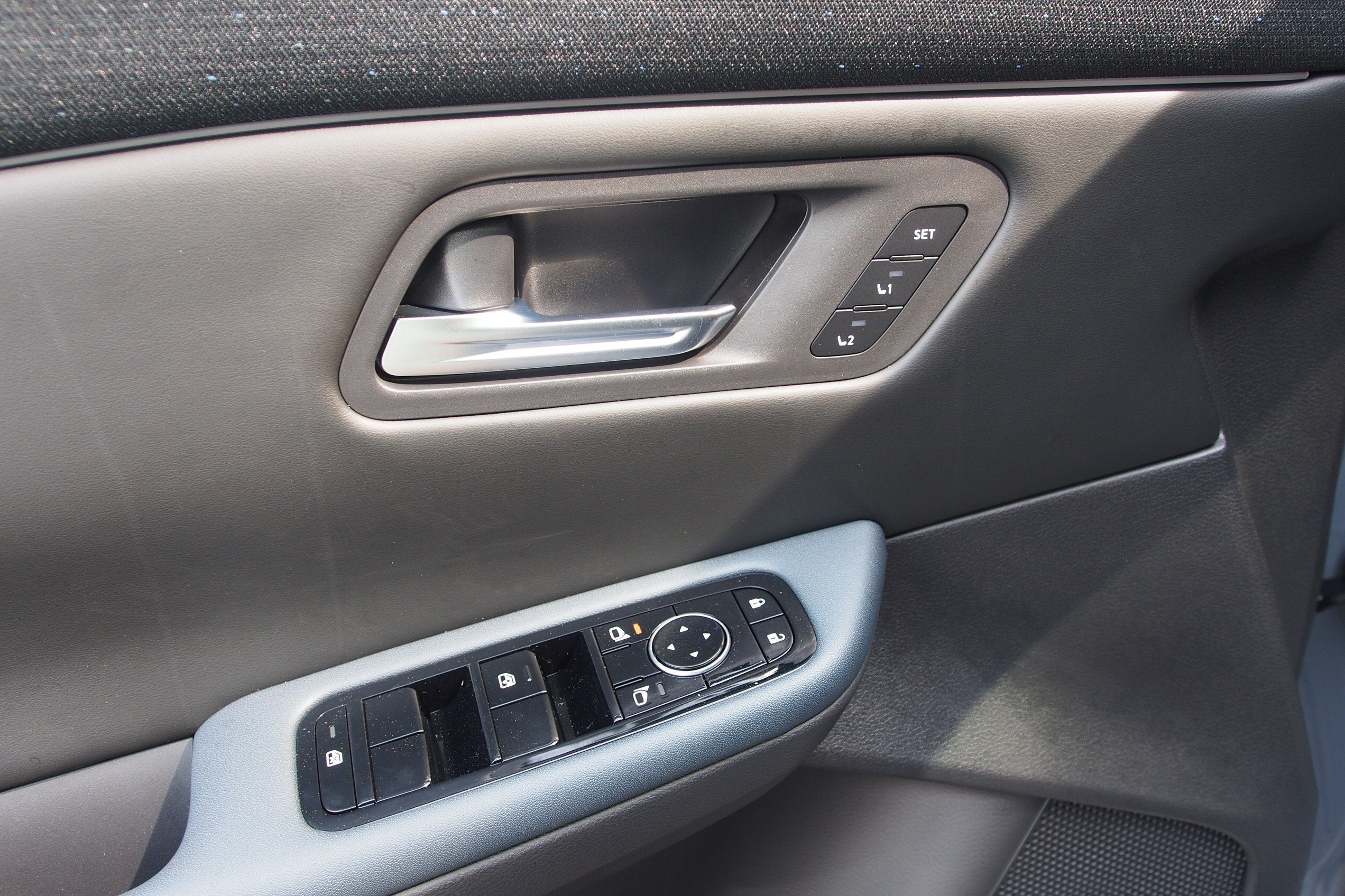 2026 Nissan LEAF PLATINUM+