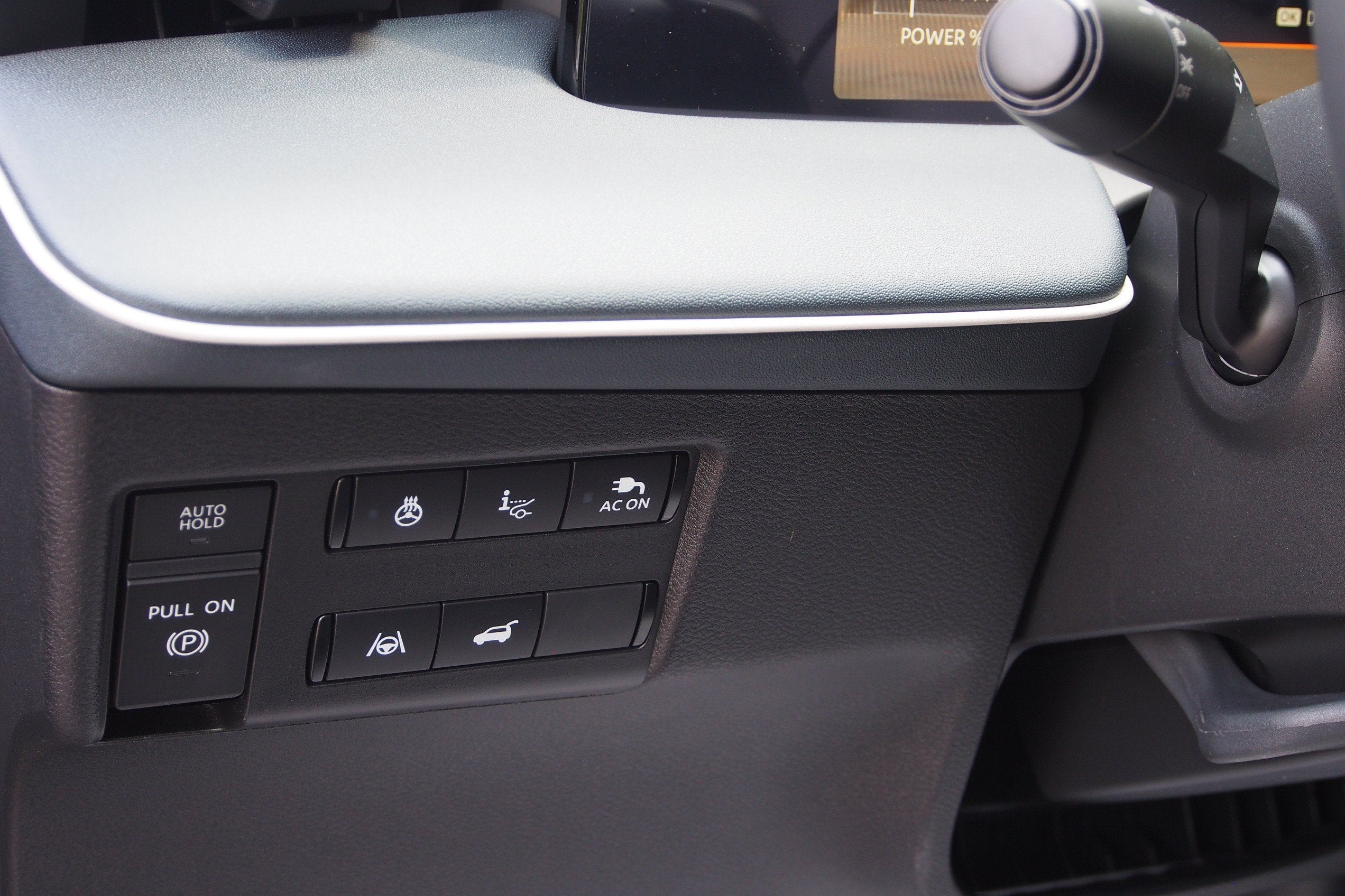 2026 Nissan LEAF PLATINUM+