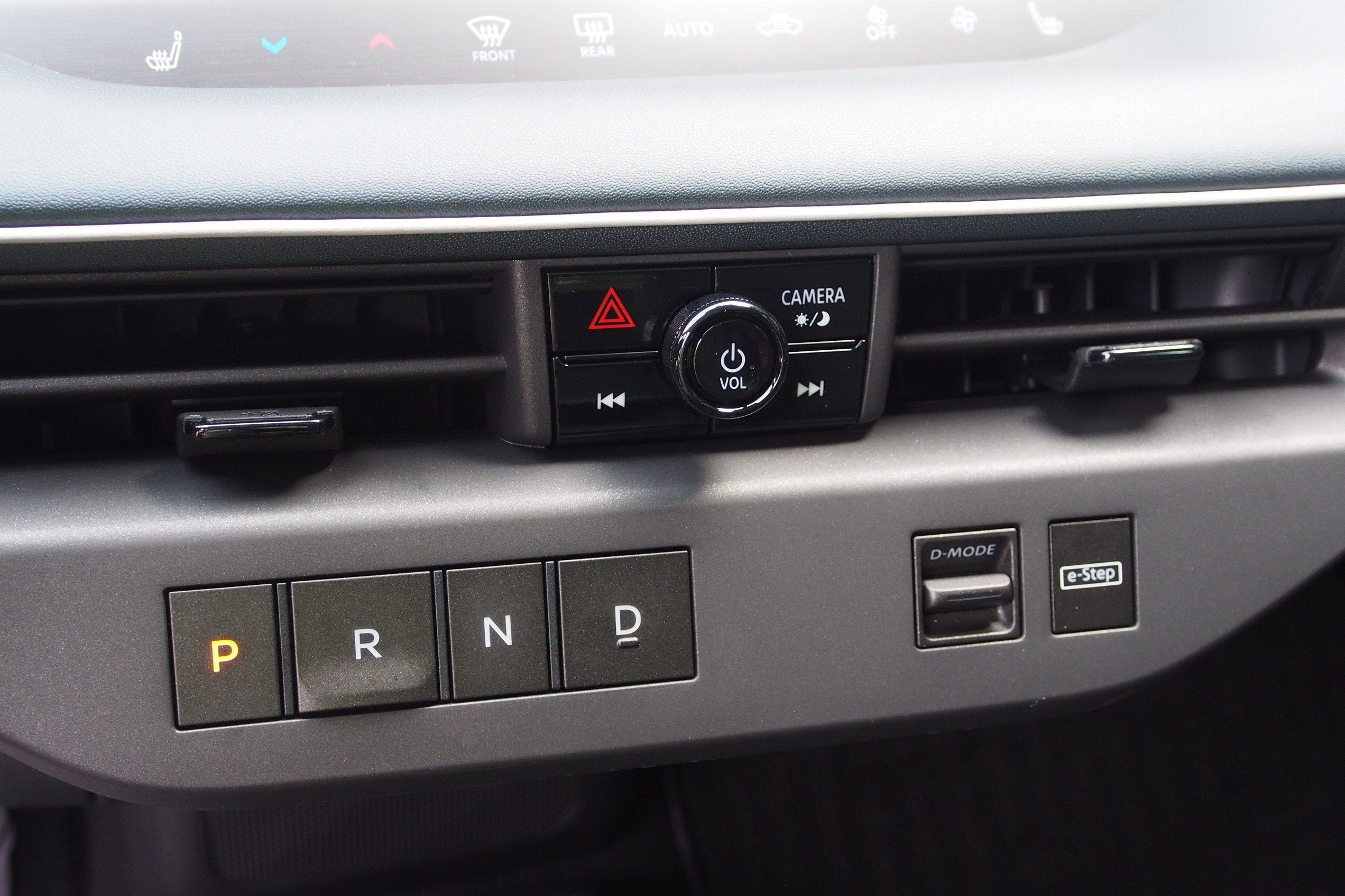 2026 Nissan LEAF PLATINUM+