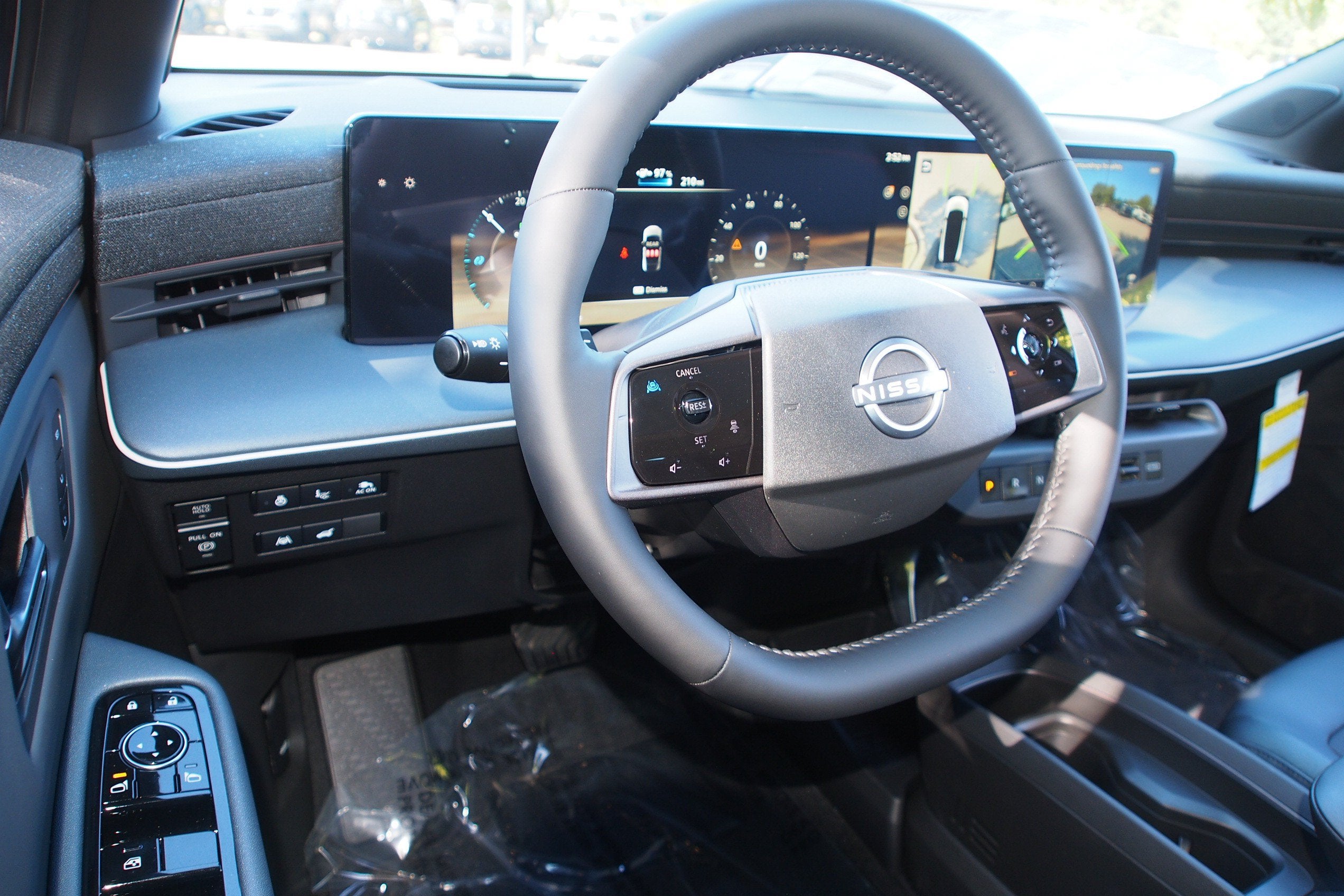 2026 Nissan LEAF PLATINUM+