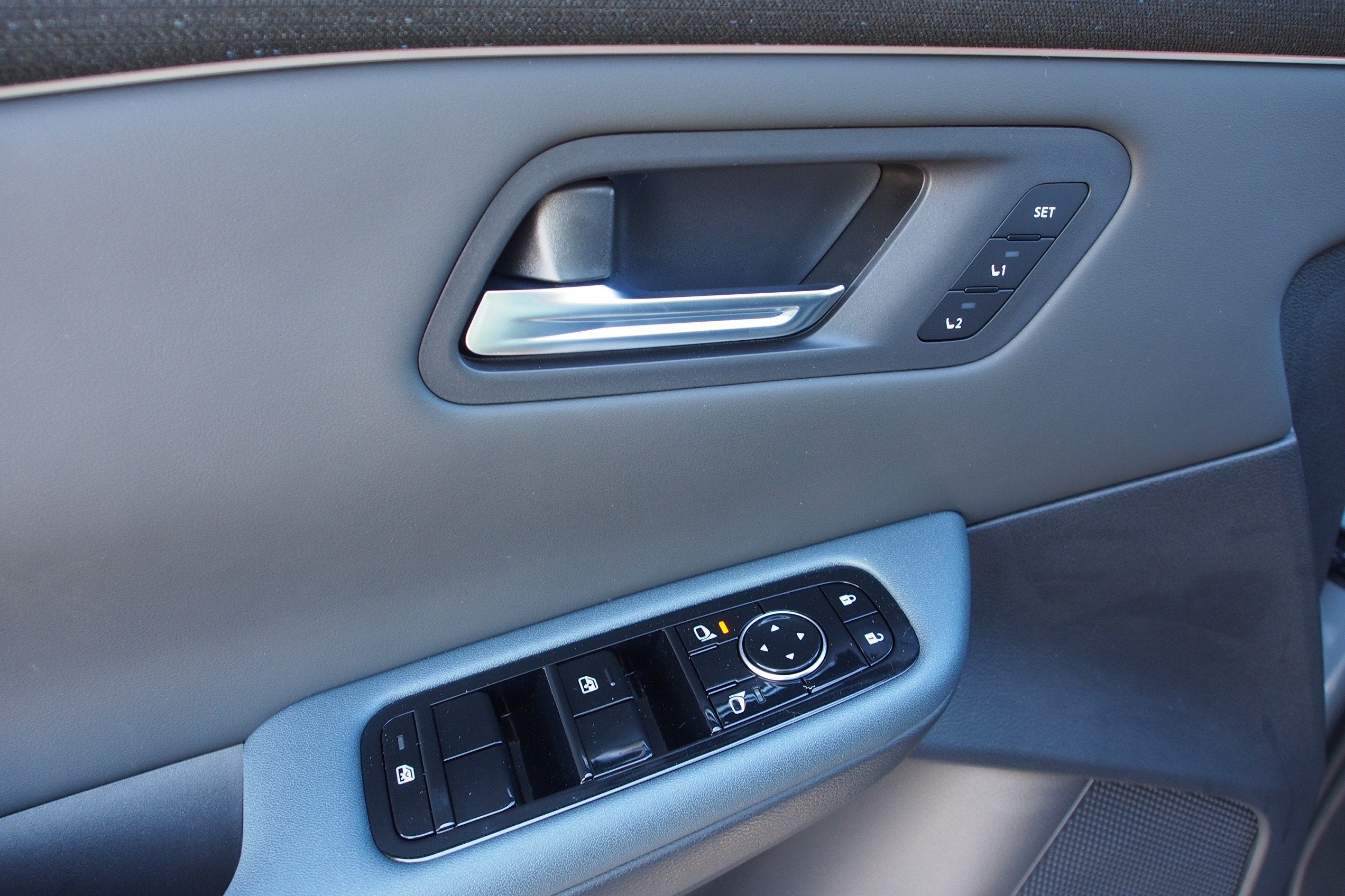 2026 Nissan LEAF PLATINUM+