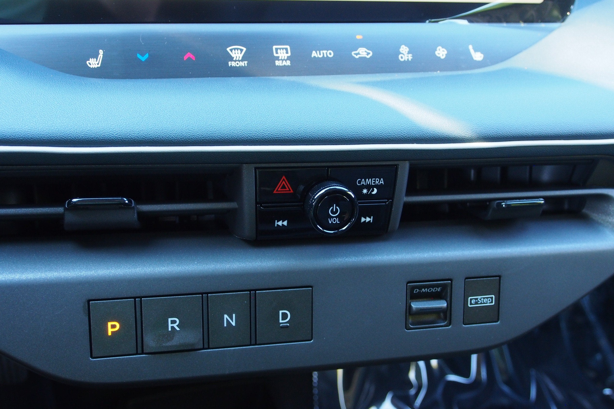 2026 Nissan LEAF PLATINUM+