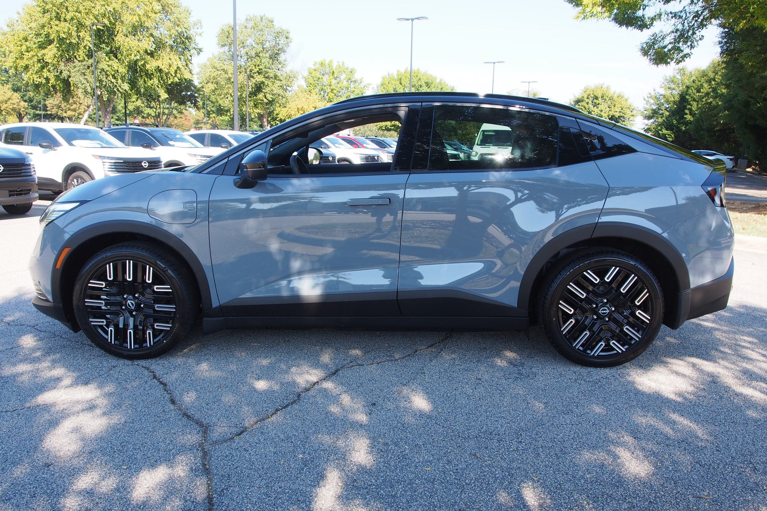 2026 Nissan LEAF PLATINUM+