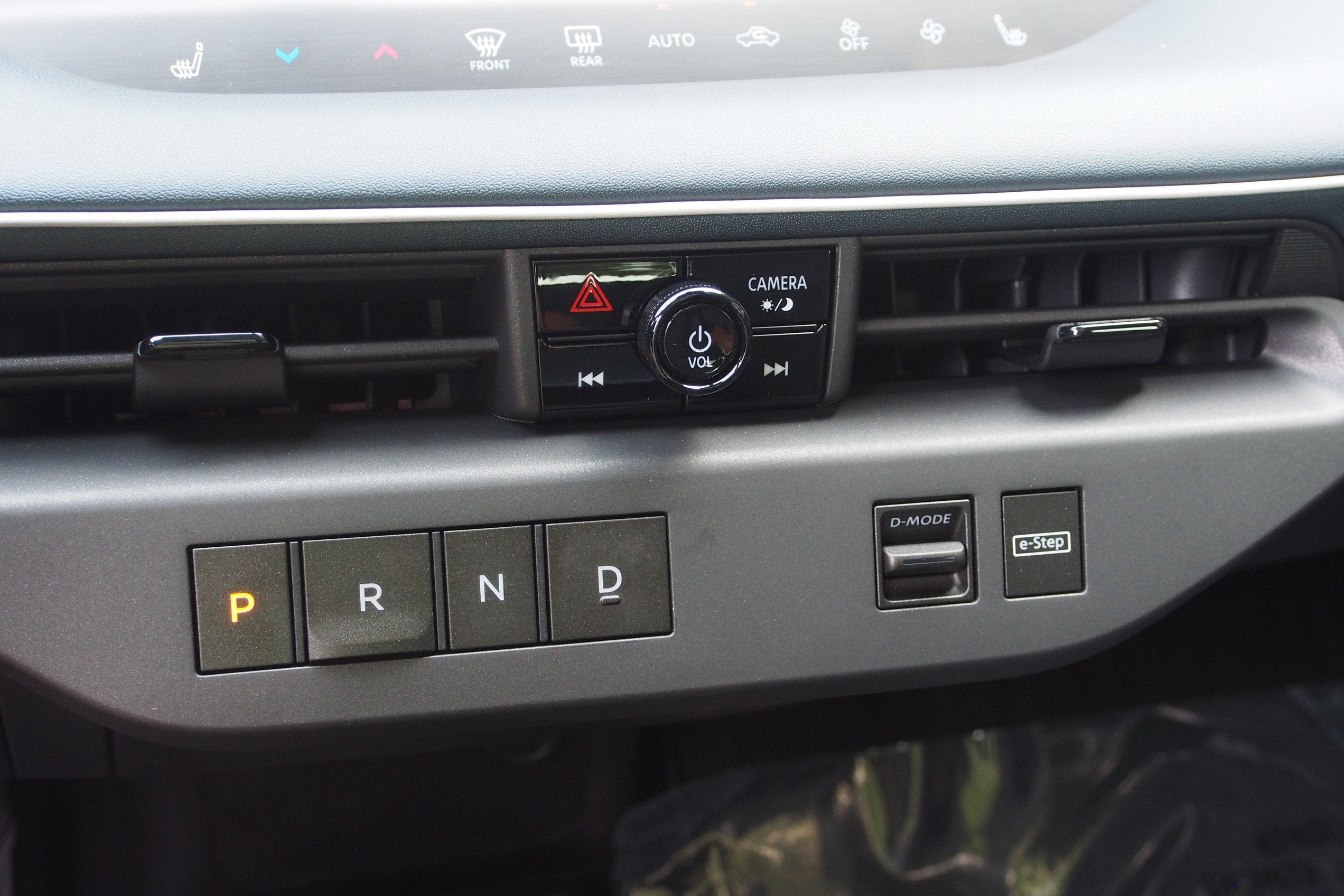 2026 Nissan LEAF PLATINUM+