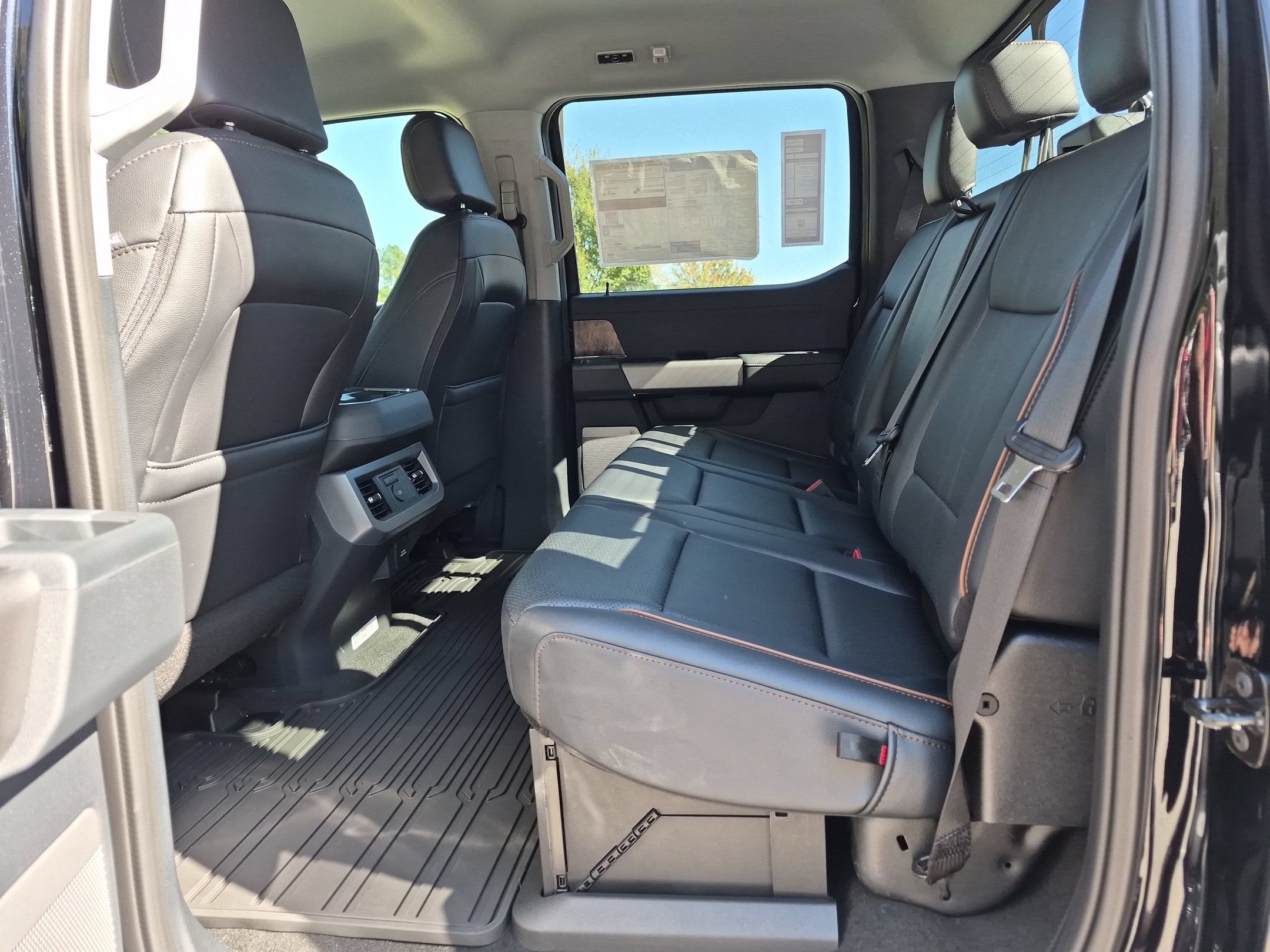 2027 Ford Super Duty F-250 SRW LARIAT