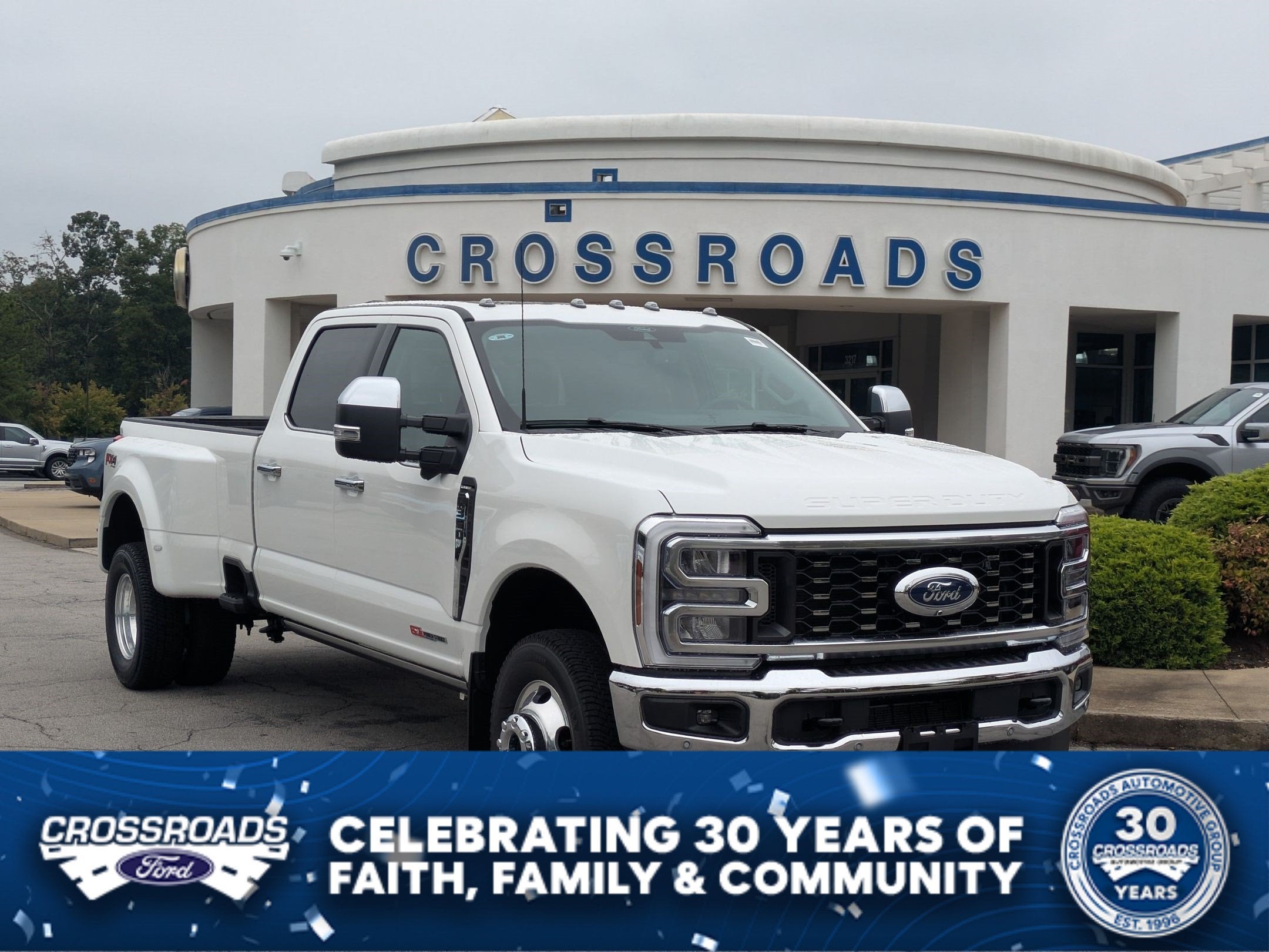 2026 Ford Super Duty F-350 DRW LARIAT