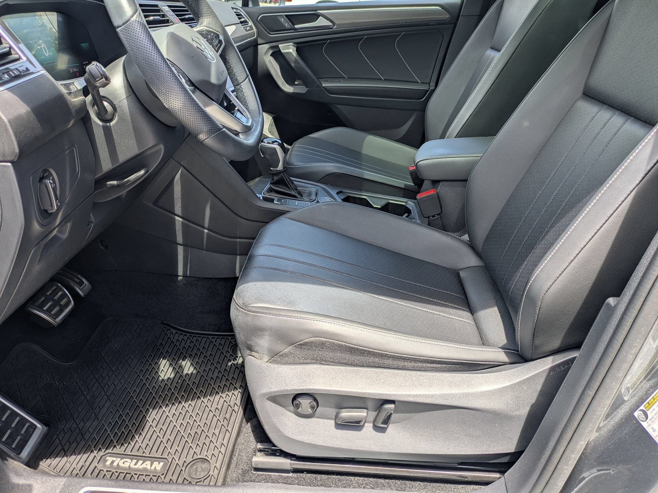2024 Volkswagen Tiguan SE R-Line Black