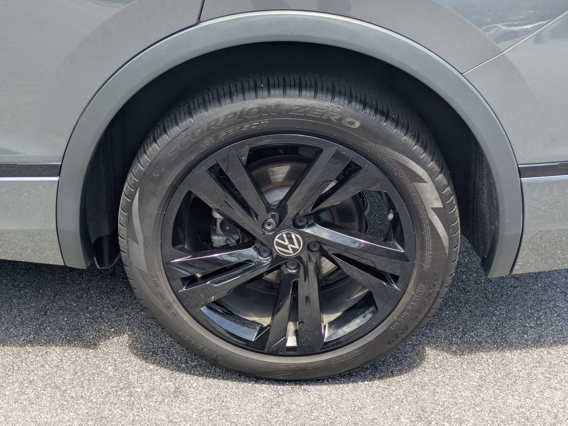 2024 Volkswagen Tiguan SE R-Line Black