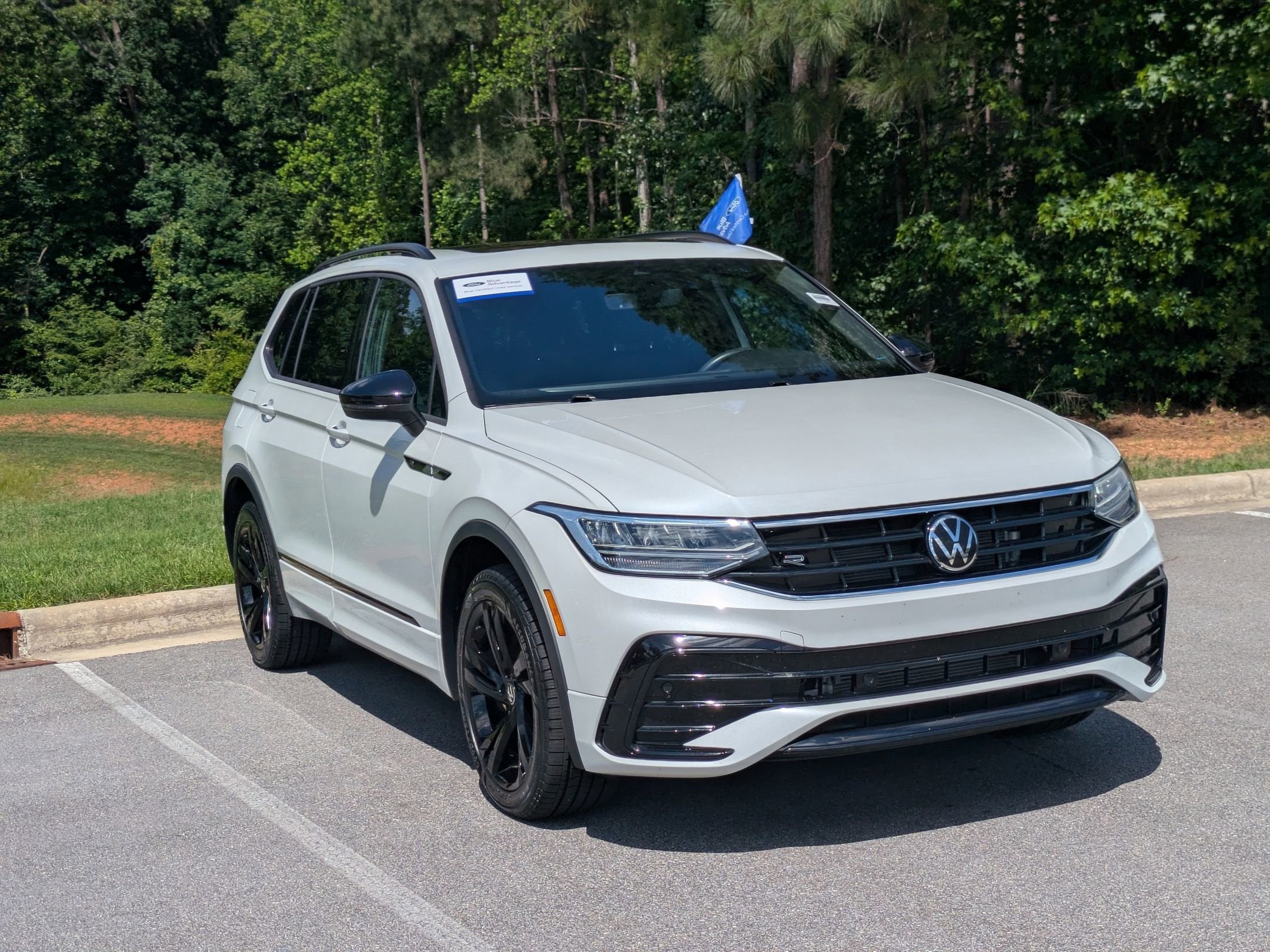2024 Volkswagen Tiguan SE R-Line Black