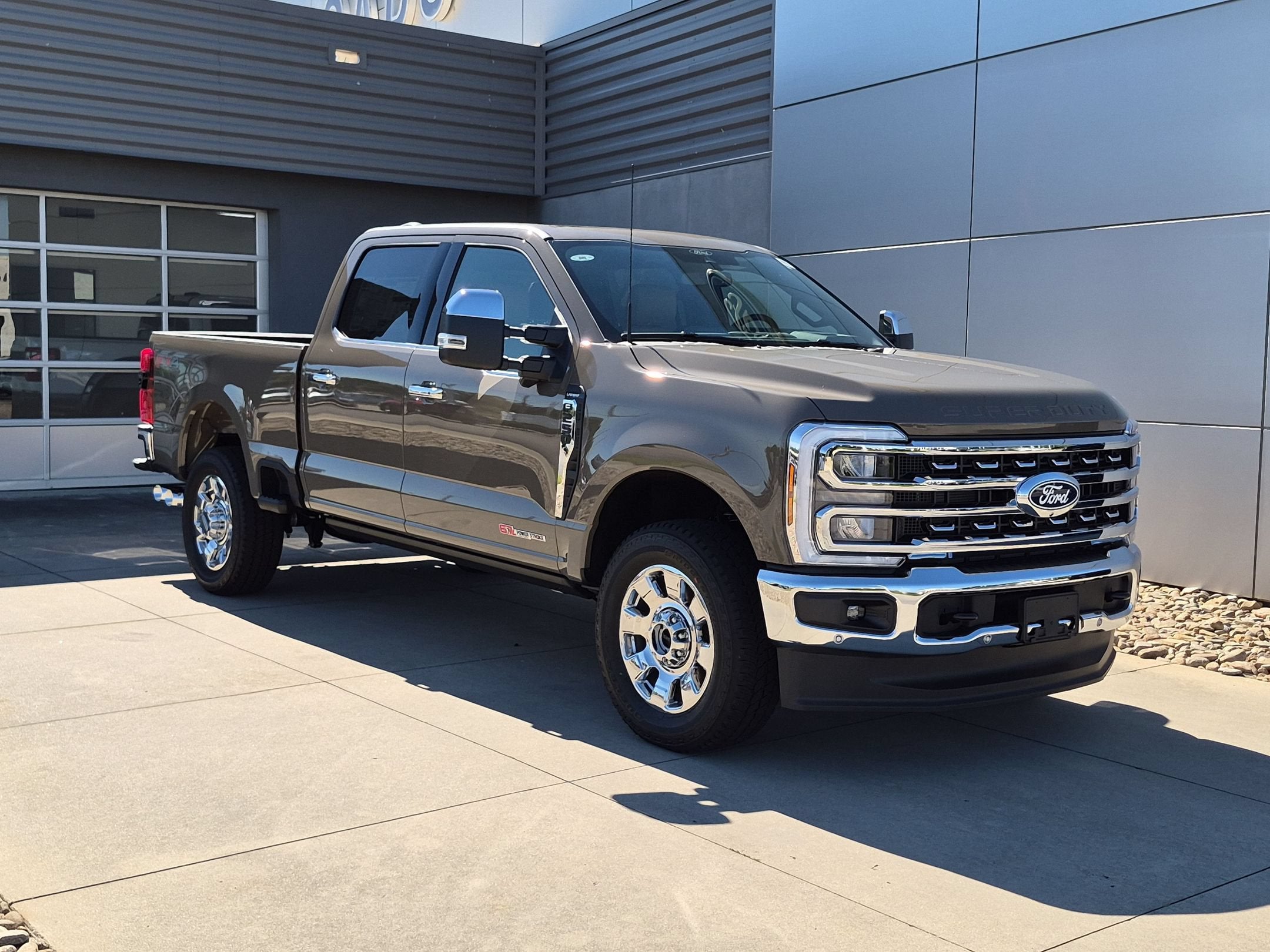 2027 Ford Super Duty F-250 SRW LARIAT