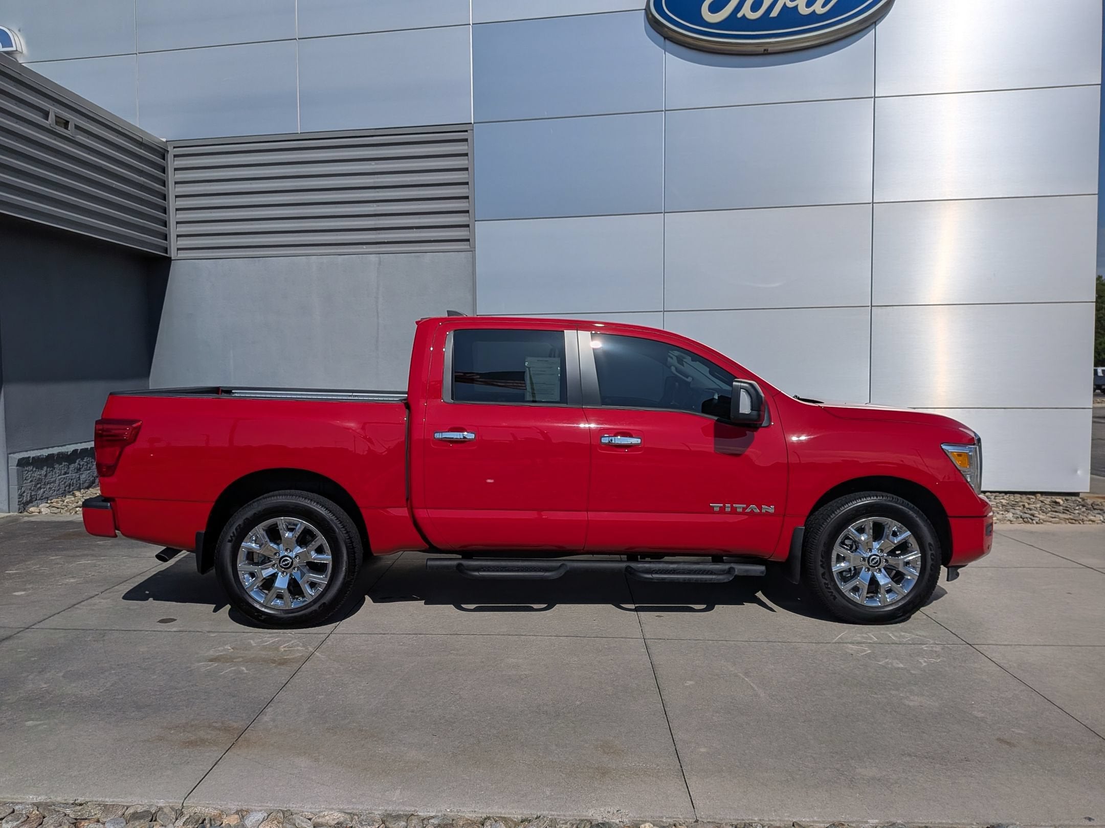 2024 Nissan Titan SV