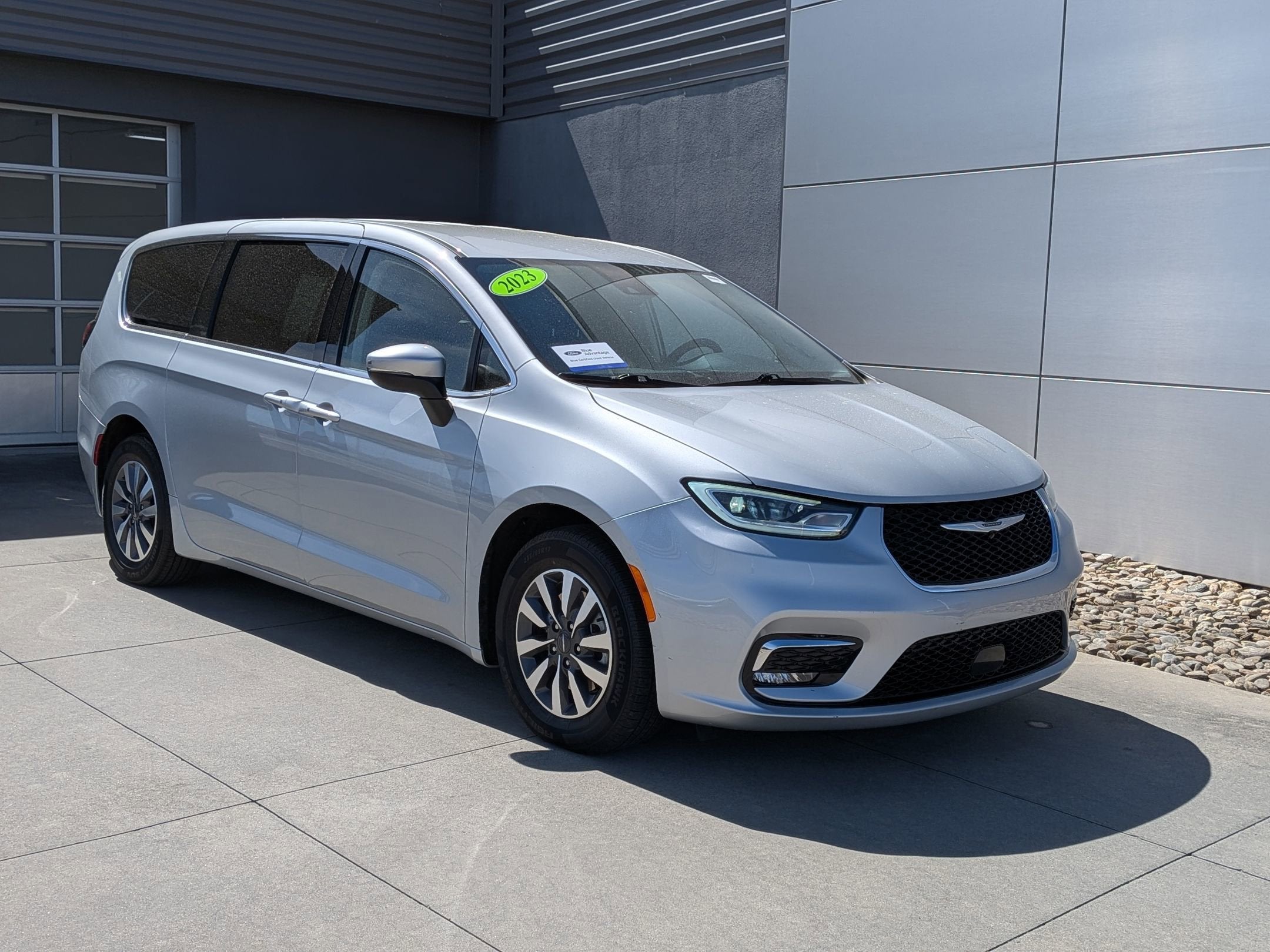 2023 Chrysler Pacifica Hybrid Touring L