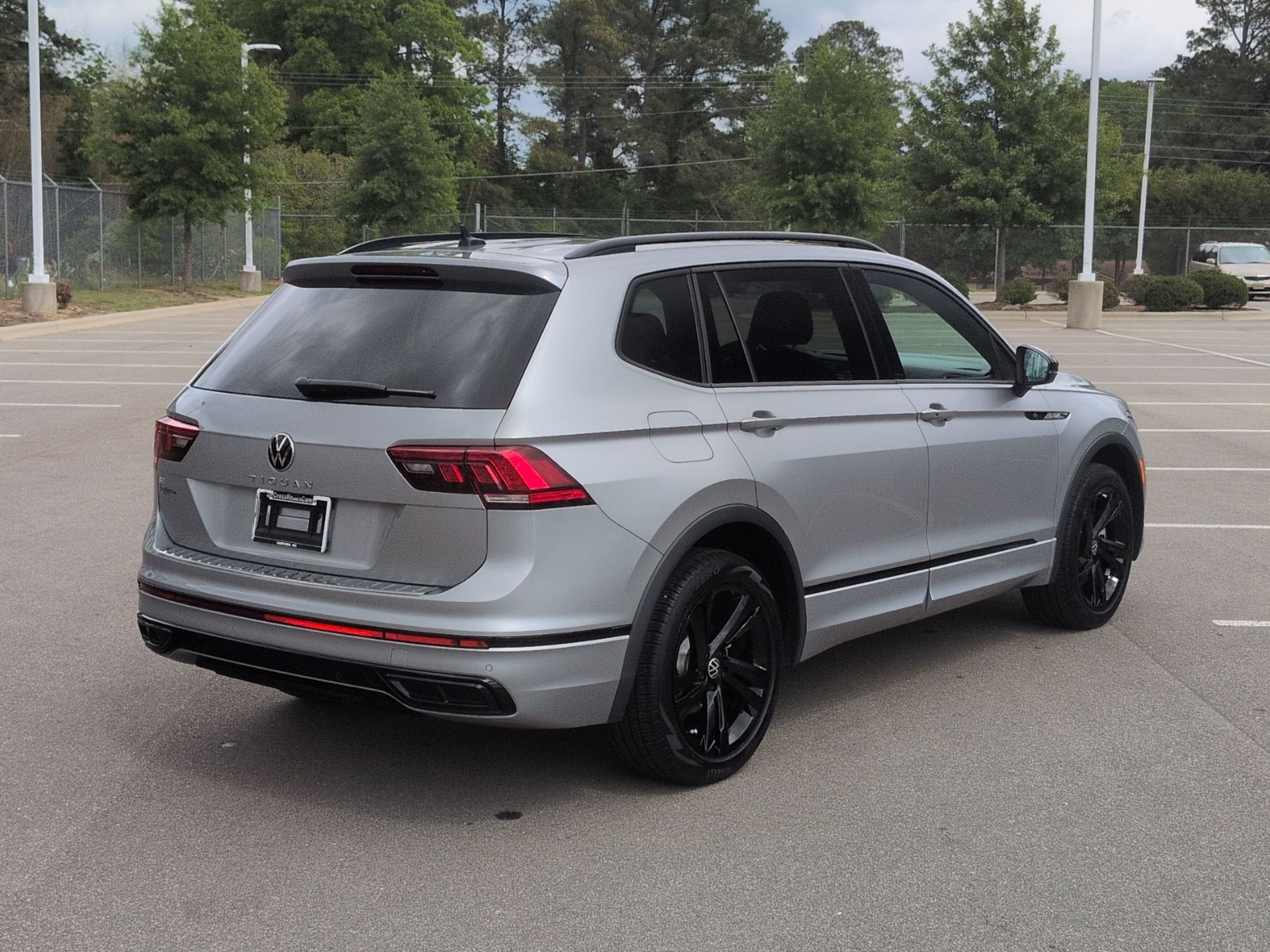 2023 Volkswagen Tiguan SE R-Line Black