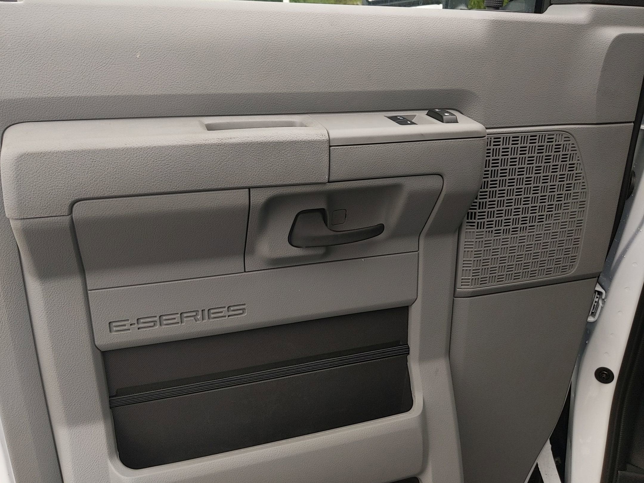 2026 Ford E-Series Cutaway Base