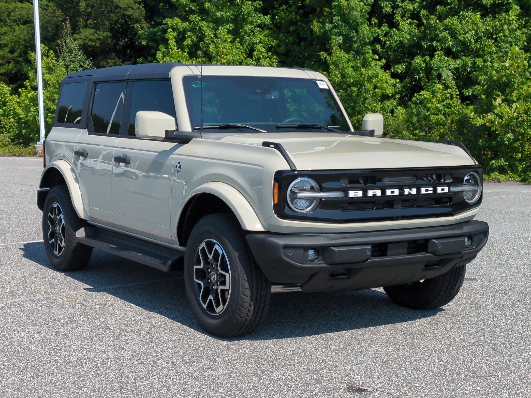 2026 Ford Bronco Outer Banks