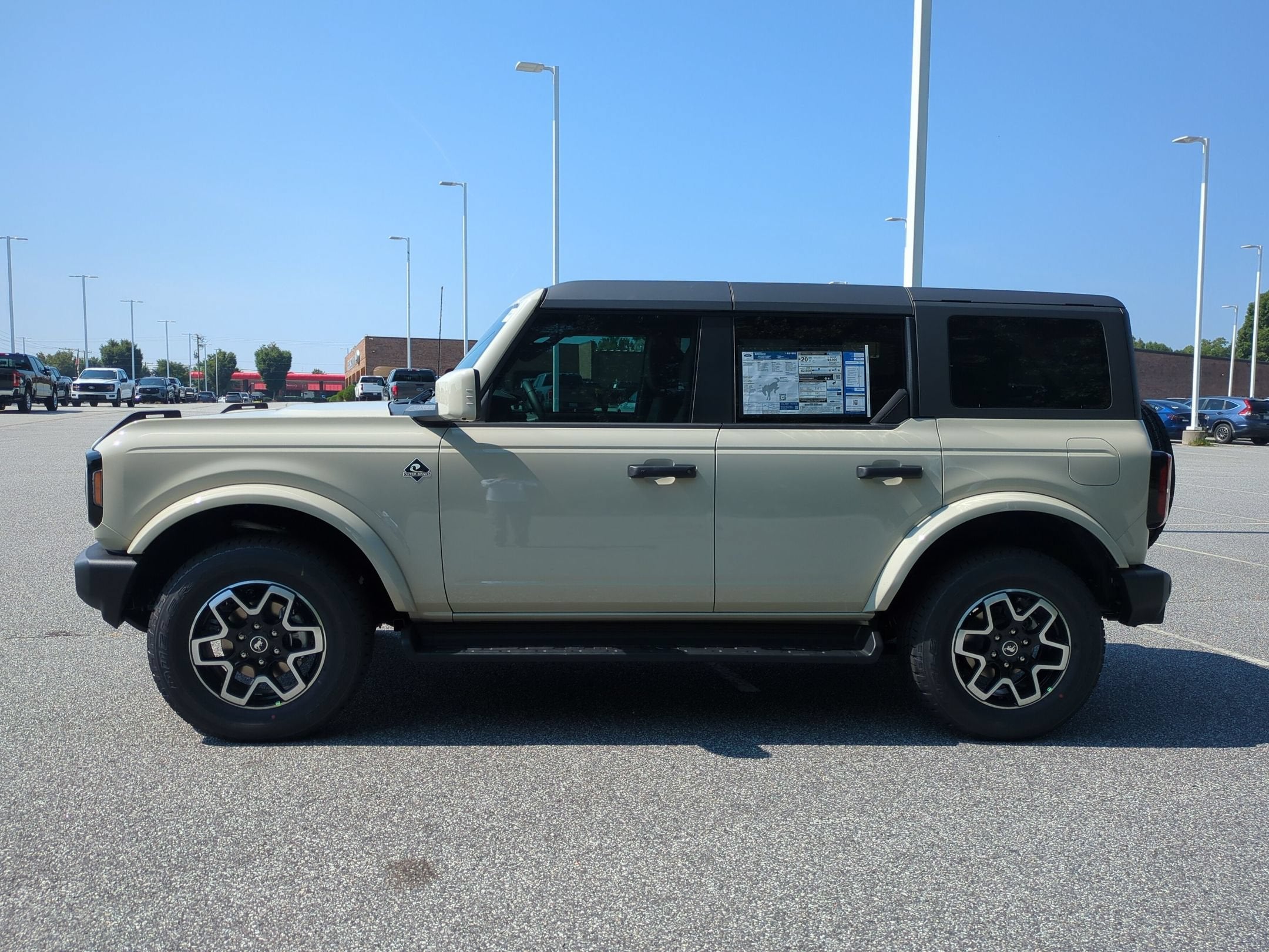 2026 Ford Bronco Outer Banks