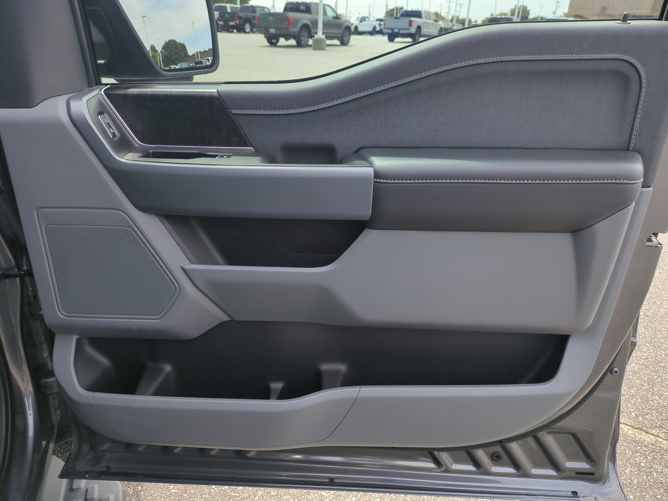 2023 Ford F-150 Lightning XLT