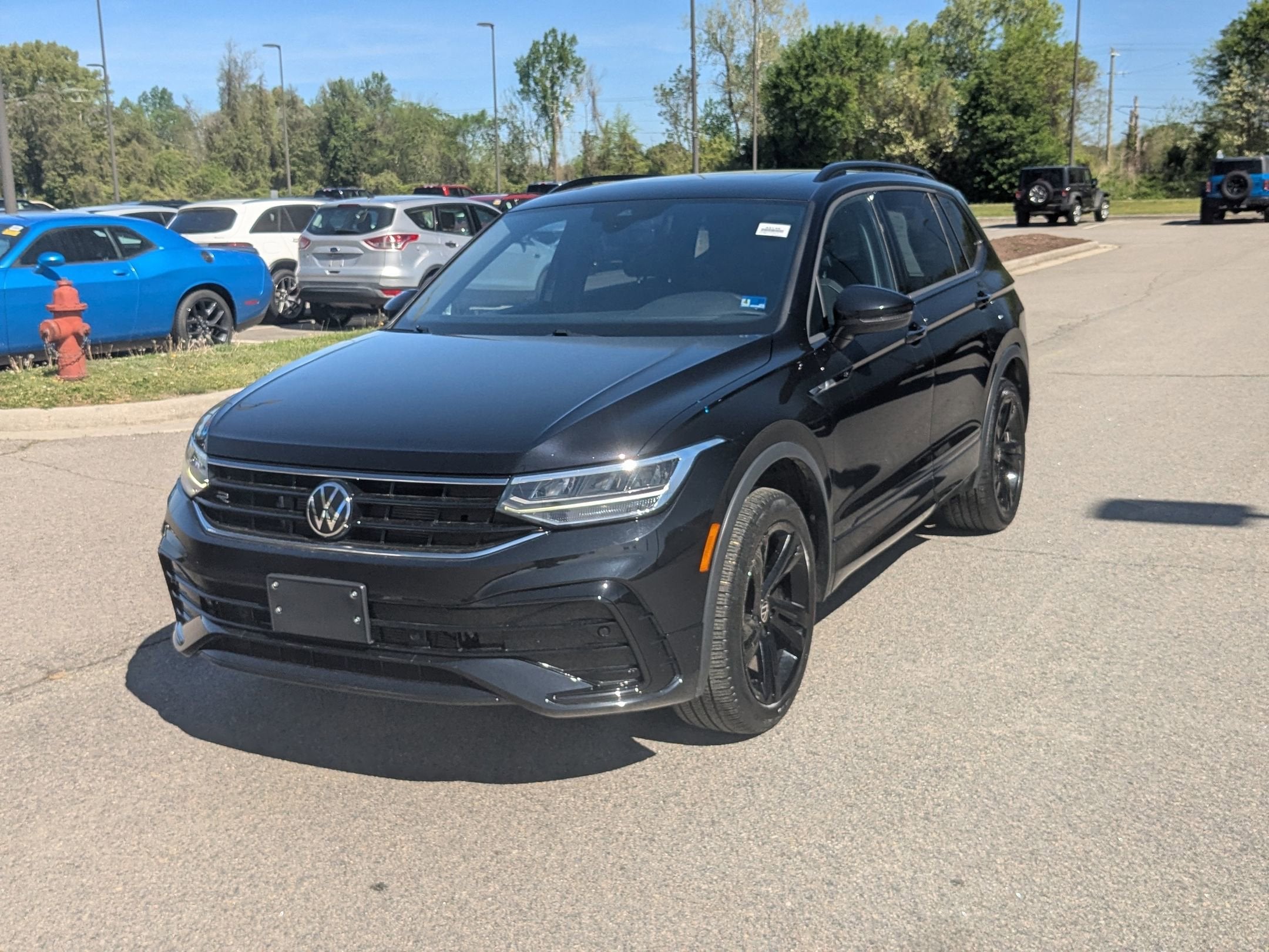 2023 Volkswagen Tiguan SE R-Line Black
