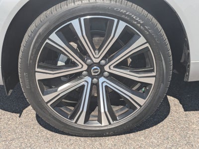 2023 Volvo XC60 Ultimate Bright Theme