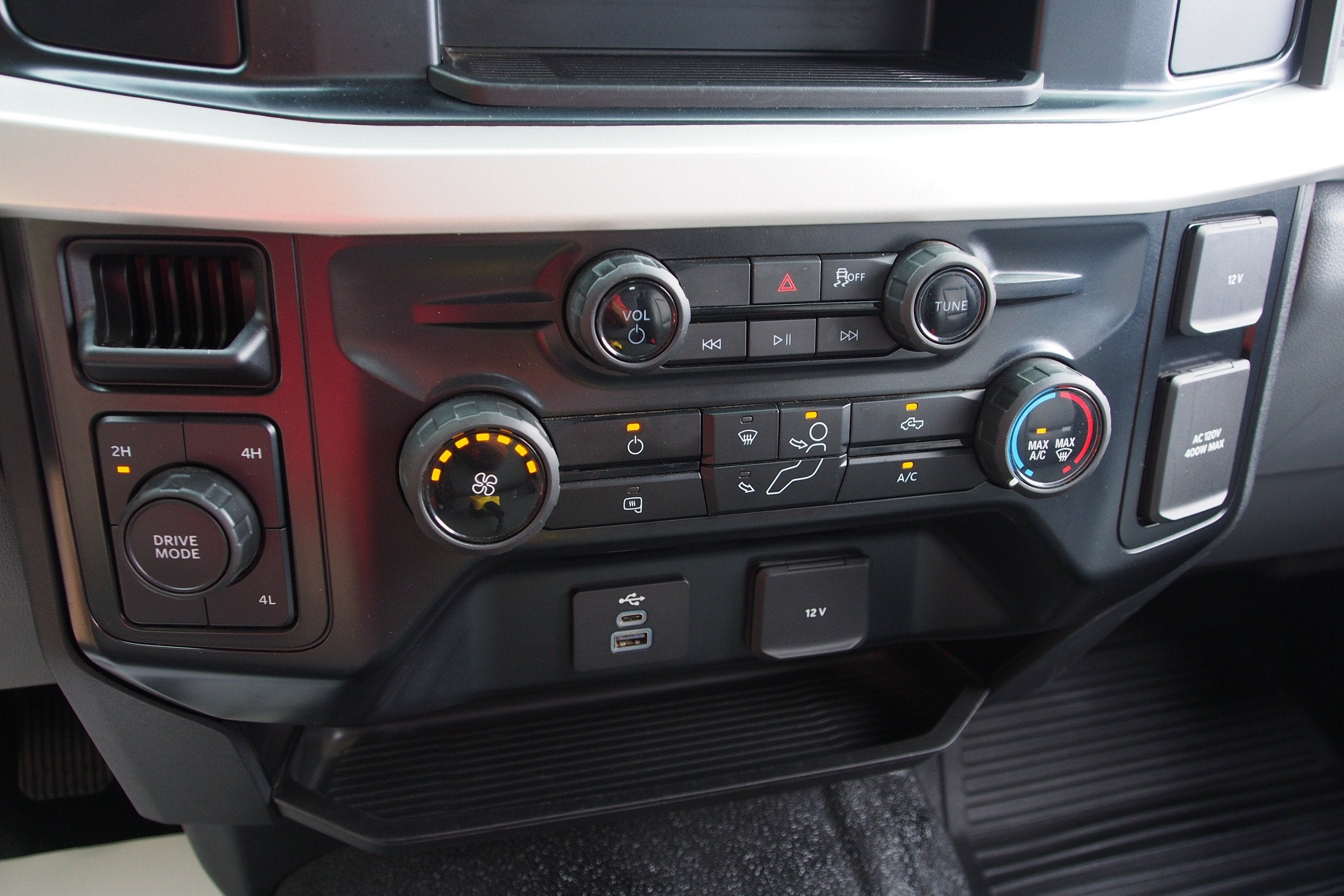 2025 Ford Super Duty F-550 DRW XL