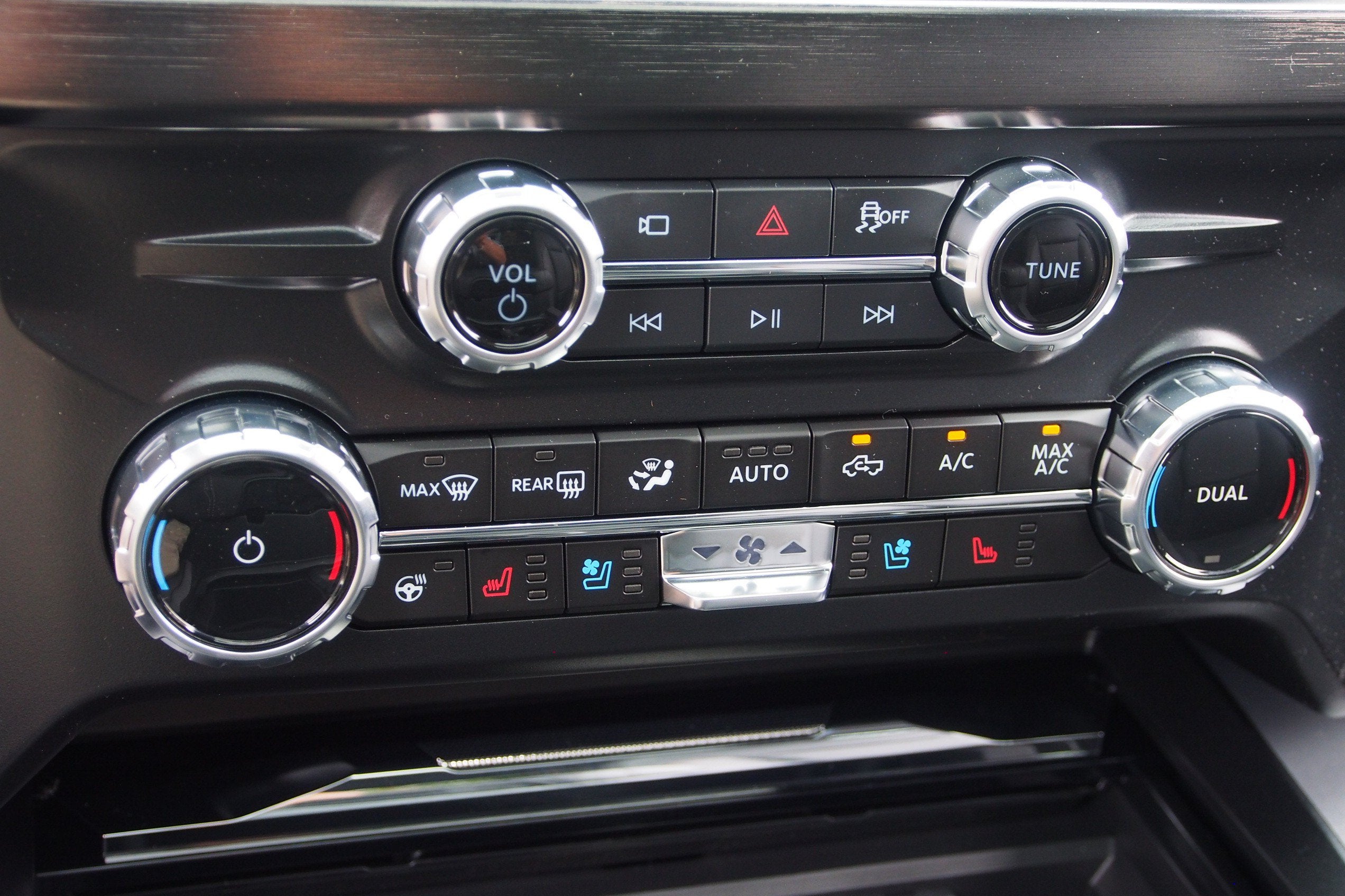 2027 Ford Super Duty F-350 SRW LARIAT