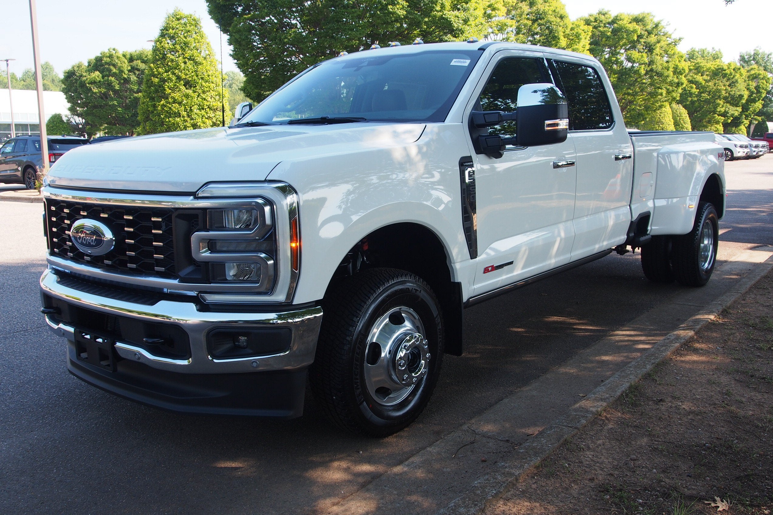 2026 Ford Super Duty F-350 DRW LARIAT