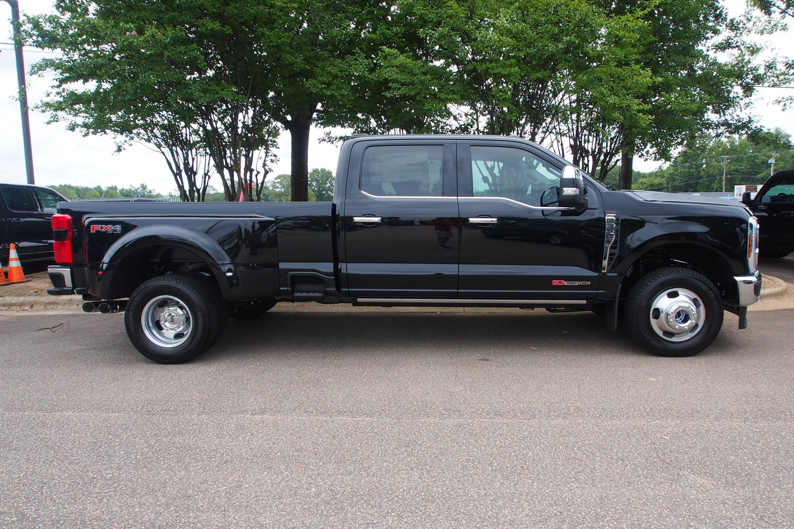 2026 Ford Super Duty F-350 DRW LARIAT